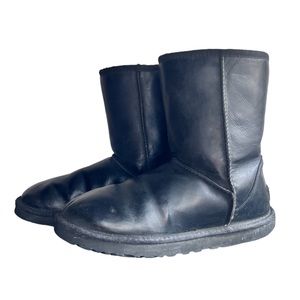 Sale ❗️❗️UGG Classic short leather boots sz 7